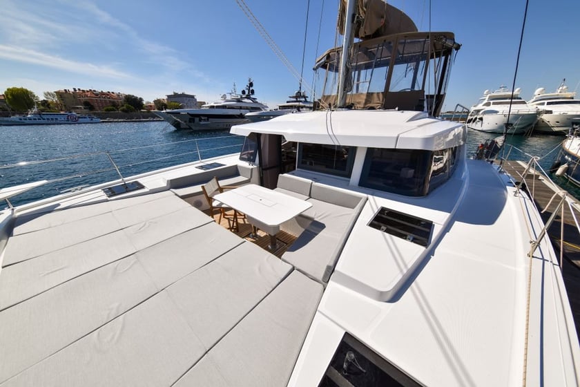 Zadar Katamaran 5 Kabine 11 Liegeplätze 12 Gäste 14.36 m Nummer des Inserats: #27617 3