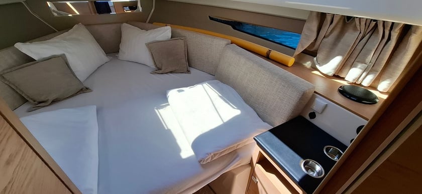 Sukosan Motorboot Cabine 2  6  slaapplaatsen 6  gasten 9.45 m Lijstnummer: #27622 2