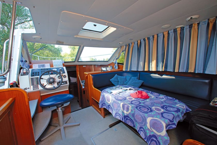 Rechlin Motorboat 2 cabin 4 berths 6 guests 10.3 m Listing Number: #27630 4