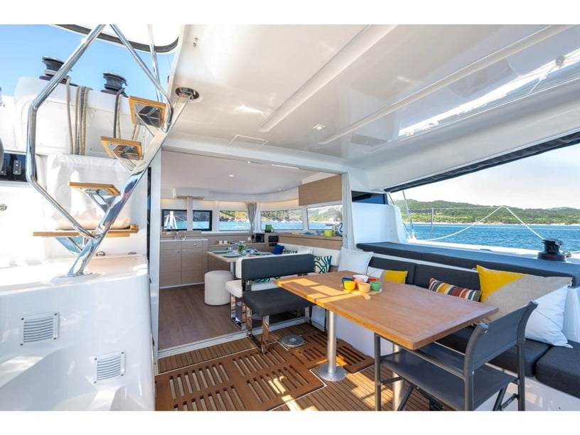 Furnari Katamaran 4 Kabine 12 Liegeplätze 12 Gäste 13.85 m Nummer des Inserats: #27631 2