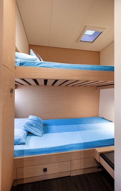 Cannigione Catamaran Cabine 5  13  slaapplaatsen 13  gasten 13.94 m Lijstnummer: #27653 4