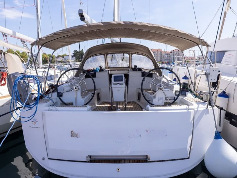 Izola Voilier Cabine 4  Couchettes 10  Invités 10  13.76 m Numéro de l'annonce: #27661