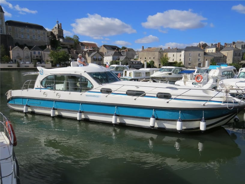 Grez-Neuville Bateau à moteur Cabine 4  Couchettes 10  Invités 10  13.4 m Numéro de l'annonce: #27662
