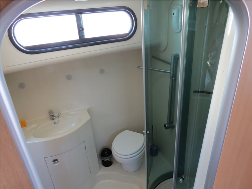 Grez-Neuville Bateau à moteur Cabine 4  Couchettes 10  Invités 10  13.4 m Numéro de l'annonce: #27662 3