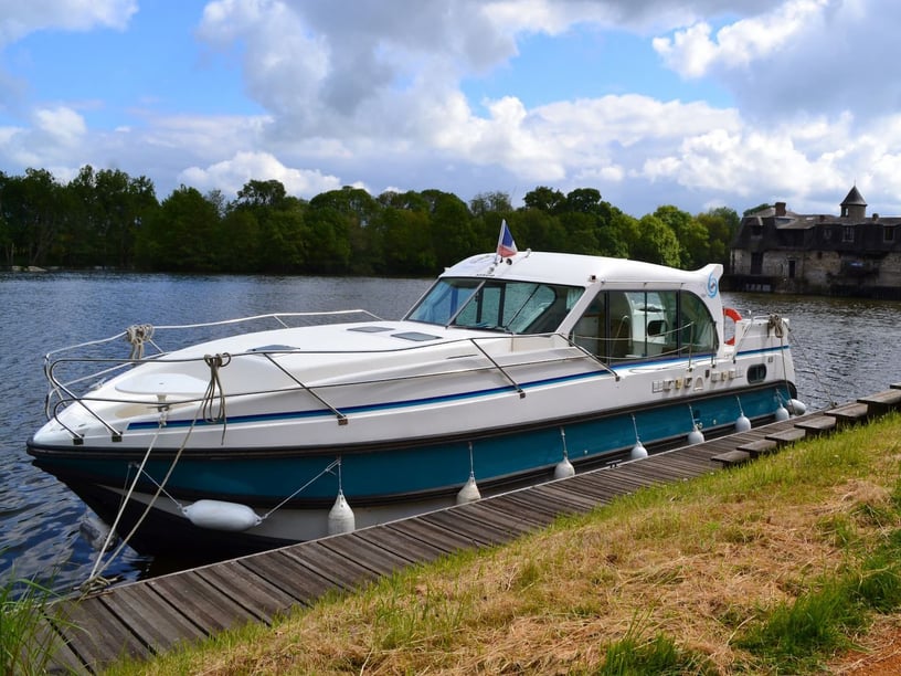 Sablé-sur-Sarthe Bateau à moteur Cabine 3  Couchettes 9  Invités 9  11 m Numéro de l'annonce: #27664
