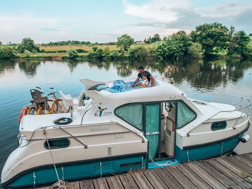 Grez-Neuville Bateau à moteur Cabine 2  Couchettes 4  Invités 7  9 m Numéro de l'annonce: #27665