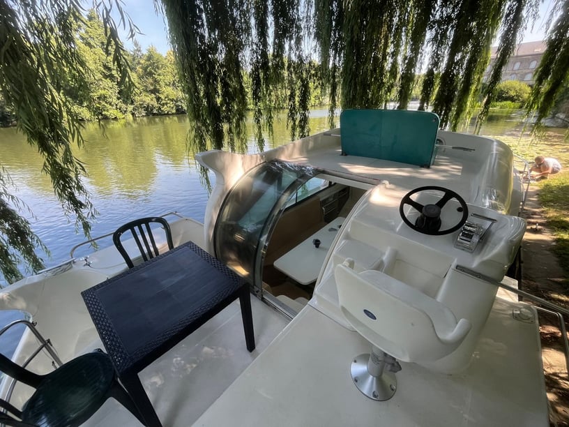 Sablé-sur-Sarthe Bateau à moteur Cabine 3  Couchettes 9  Invités 9  11 m Numéro de l'annonce: #27666 3
