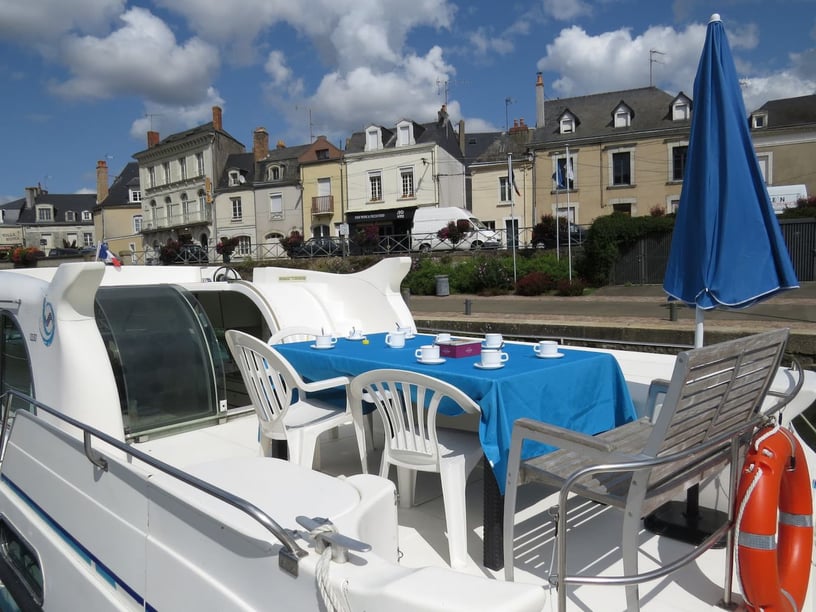 Sable-sur-Sarthe Motorboot 4 Kabine 12 Liegeplätze 10 Gäste 13.5 m Nummer des Inserats: #27667 3