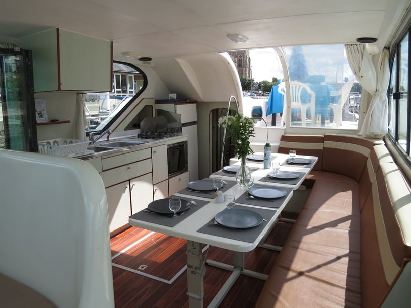 Sable-sur-Sarthe Motorboot 4 Kabine 12 Liegeplätze 10 Gäste 13.5 m Nummer des Inserats: #27667 2