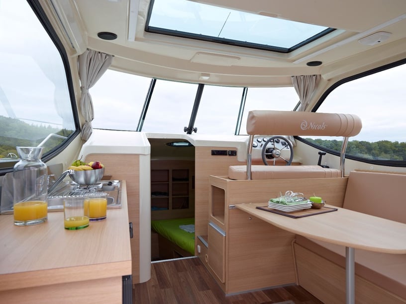 Sable-sur-Sarthe Motorboot 1 Kabine 2 Liegeplätze 4 Gäste 7.85 m Nummer des Inserats: #27671 2