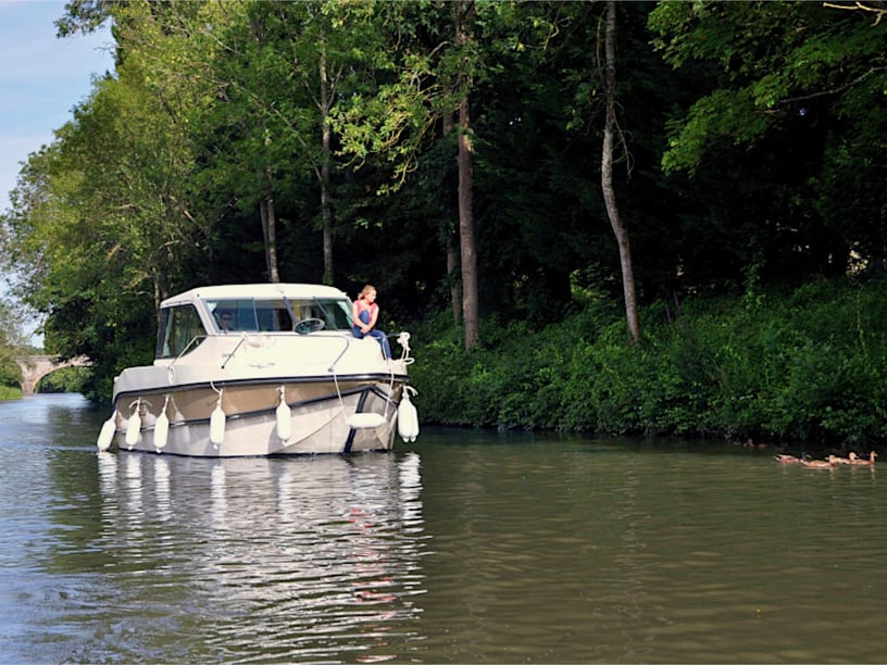Grez-Neuville Motorboot 1 Kabine 4 Liegeplätze 4 Gäste 7.85 m Nummer des Inserats: #27672 5