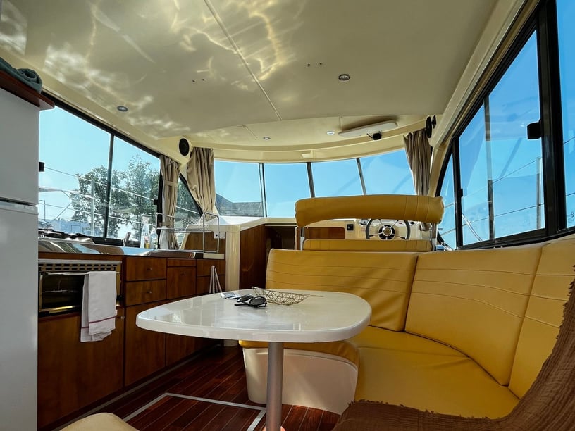 Sablé-sur-Sarthe Bateau à moteur Cabine 1  Couchettes 4  Invités 4  8.85 m Numéro de l'annonce: #27676 5