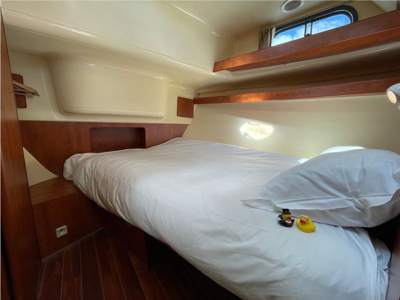 Sablé-sur-Sarthe Bateau à moteur Cabine 1  Couchettes 4  Invités 4  8.85 m Numéro de l'annonce: #27676 4