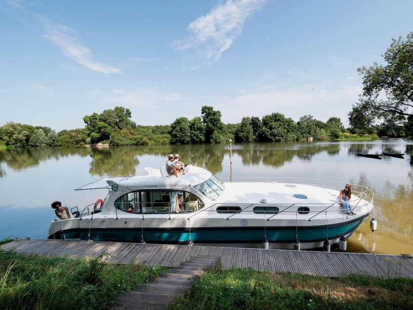 Grez-Neuville Bateau à moteur Cabine 3  Couchettes 8  Invités 8  13.4 m Numéro de l'annonce: #27683