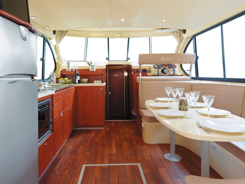 Grez-Neuville Bateau à moteur Cabine 3  Couchettes 8  Invités 8  13.4 m Numéro de l'annonce: #27683 2