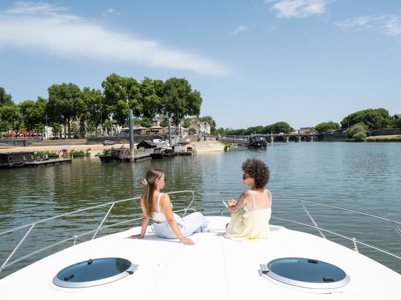 Grez-Neuville Bateau à moteur Cabine 3  Couchettes 8  Invités 8  13.4 m Numéro de l'annonce: #27683 4