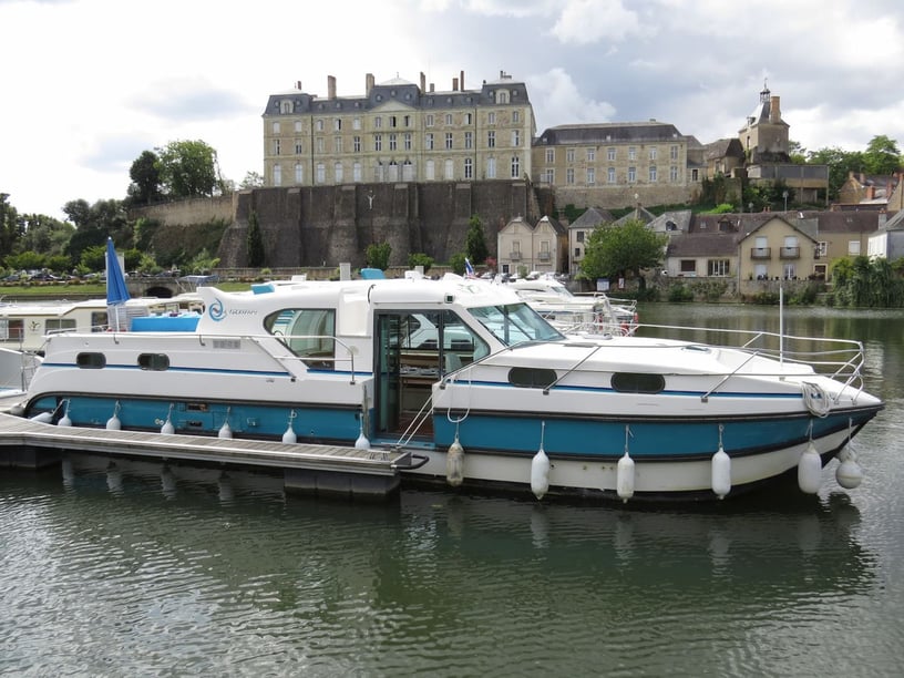 Grez-Neuville Bateau à moteur Cabine 4  Couchettes 12  Invités 10  13.5 m Numéro de l'annonce: #27684
