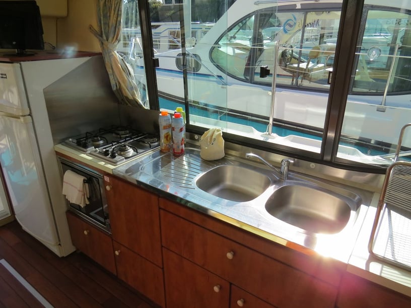 Grez-Neuville Bateau à moteur Cabine 2  Couchettes 6  Invités 6  10.75 m Numéro de l'annonce: #27685 5