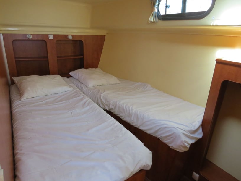 Grez-Neuville Bateau à moteur Cabine 2  Couchettes 6  Invités 6  10.75 m Numéro de l'annonce: #27685 3