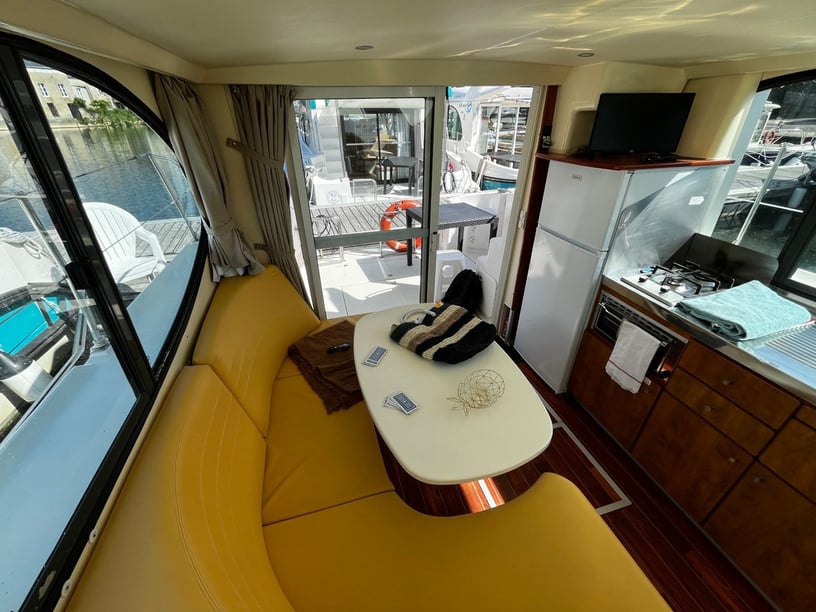 Grez-Neuville Motorboot 1 Kabine 4 Liegeplätze 4 Gäste 8.85 m Nummer des Inserats: #27686 4