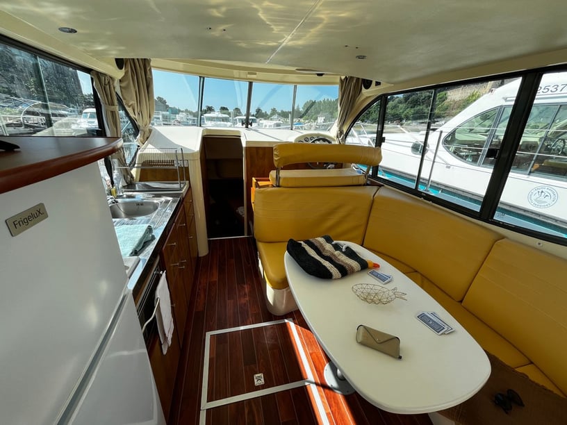 Grez-Neuville Motorboot 1 Kabine 4 Liegeplätze 4 Gäste 8.85 m Nummer des Inserats: #27686 2