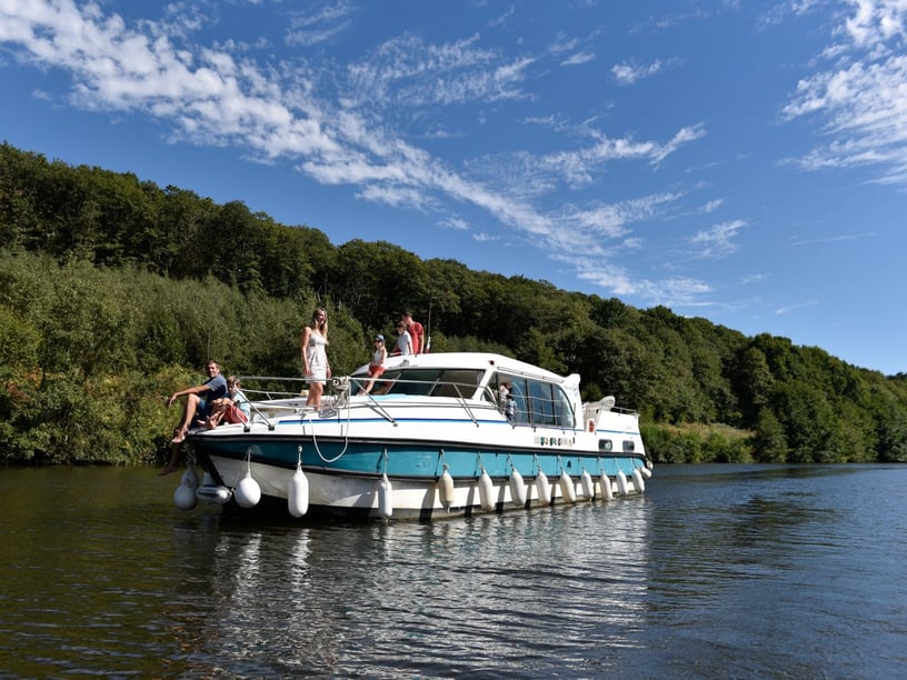 Sablé-sur-Sarthe Bateau à moteur Cabine 4  Couchettes 12  Invités 10  13.5 m Numéro de l'annonce: #27687 4