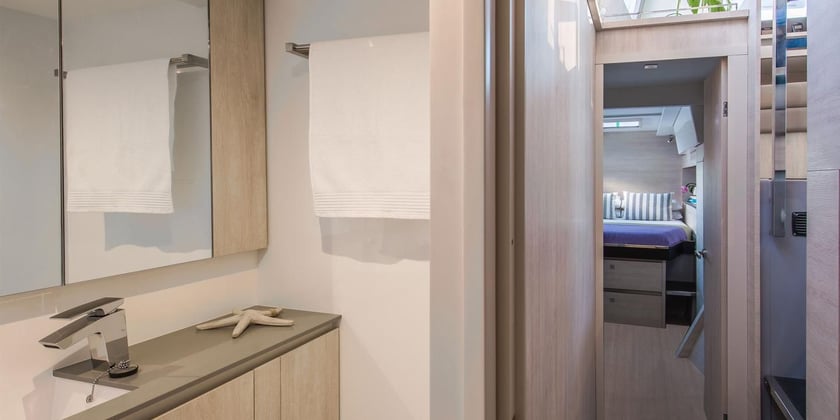 St. George's Catamaran 4 cabin 11 berths 12 guests 15.4 m Listing Number: #27705 5