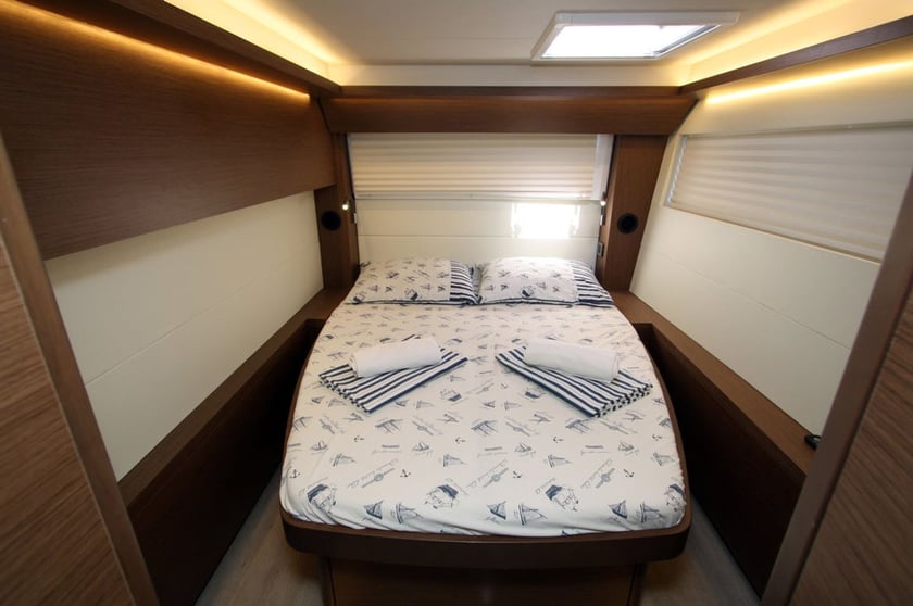 Kaštel Gomilica Catamarano cabina 6  cuccette 12  12  ospiti 14.75 m Numero dell'inserzione: #27783 4