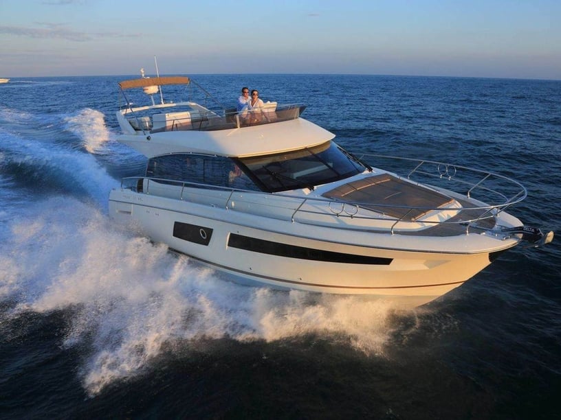 Giardini Naxos Motorboot 2 Kabine 6 Liegeplätze 6 Gäste 13.96 m Nummer des Inserats: #27822