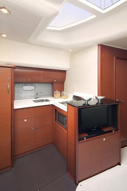 Giardini Naxos Motorboot 2 Kabine 7 Liegeplätze 9 Gäste 10.94 m Nummer des Inserats: #27823 3