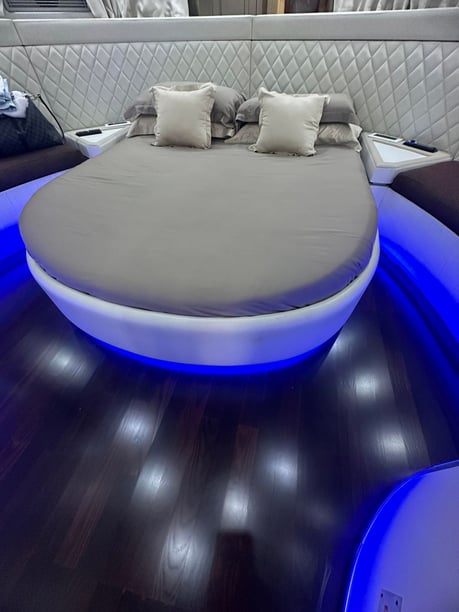 Salerno Yacht a motore cabina 3  cuccette 6  20  ospiti 20.4 m Numero dell'inserzione: #27827 2