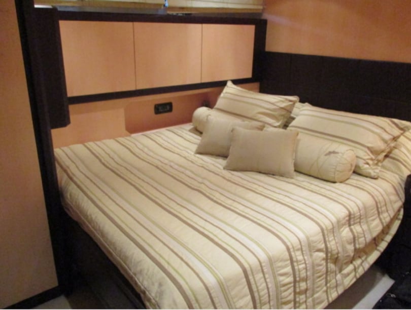 Salerno Yate a motor Cabina 3  7  literas 12  invitados 23 m Número de anuncio: #27828 4