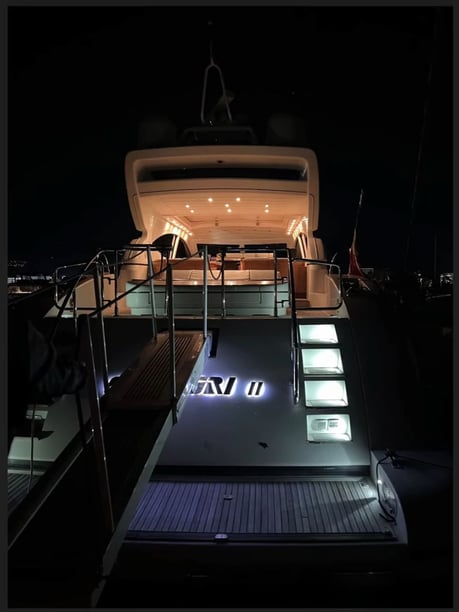 Salerno Yate a motor Cabina 3  7  literas 12  invitados 23 m Número de anuncio: #27828 3