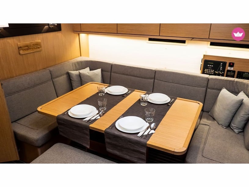 Göteborg Zeilboot Cabine 4  9  slaapplaatsen 9  gasten 14.24 m Lijstnummer: #27831 2