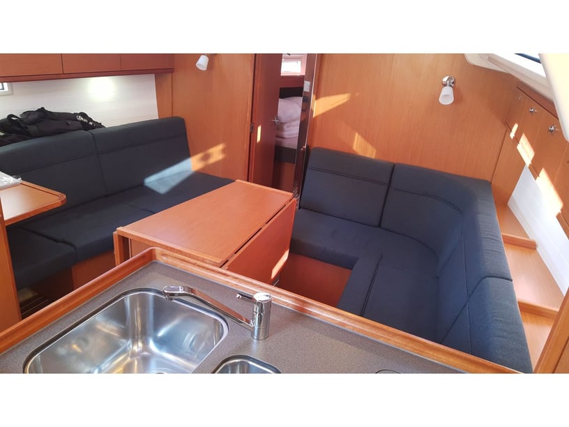 Göteborg Zeilboot Cabine 3  7  slaapplaatsen 7  gasten 11.31 m Lijstnummer: #27836 2