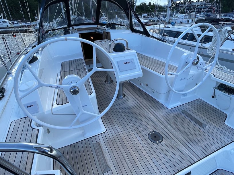 Göteborg Zeilboot Cabine 3  7  slaapplaatsen 7  gasten 11.31 m Lijstnummer: #27836 5