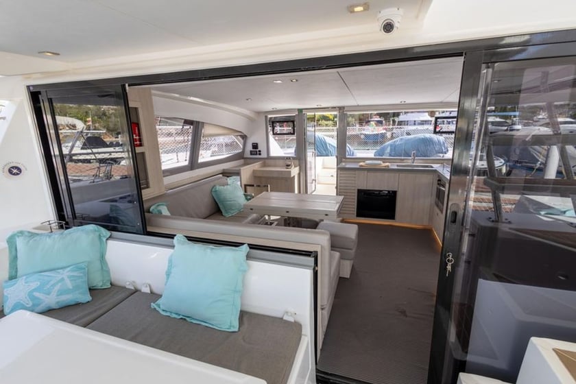 Sant Antoni de Portmany Catamarán Cabina 3  8  literas 11  invitados 13 m Número de anuncio: #27841 3