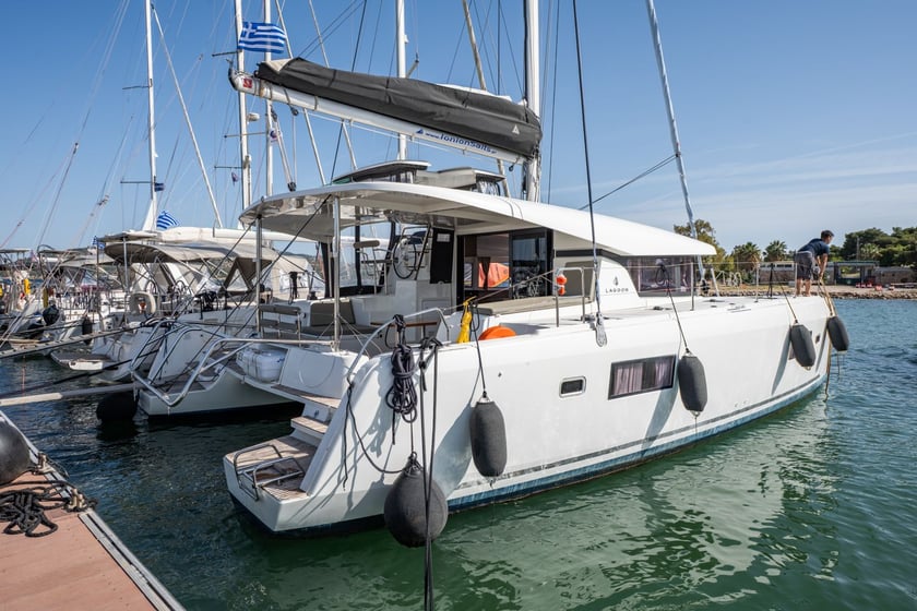 Nea Peramos - Attica Catamaran Cabine 6  12  slaapplaatsen 12  gasten 12.8 m Lijstnummer: #27844 3