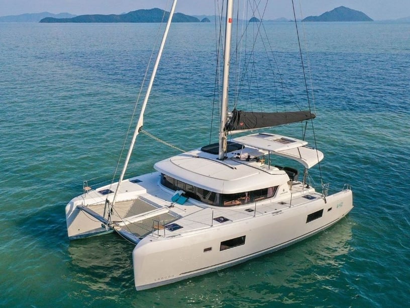 Nea Peramos - Attica Catamaran Cabine 6  12  slaapplaatsen 12  gasten 12.8 m Lijstnummer: #27844