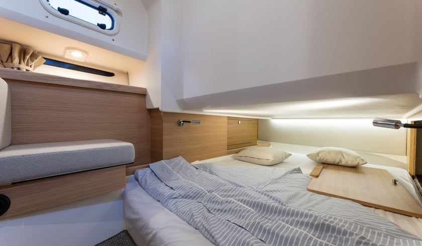 Split Sürat Teknesi 2 kabin Konaklama 4 kişi Seyir 4 kişi 12.4 m İlan No: #27847 4