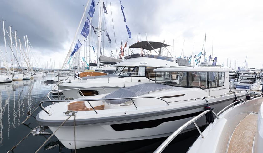 Split Sürat Teknesi 2 kabin Konaklama 4 kişi Seyir 4 kişi 12.4 m İlan No: #27847 3