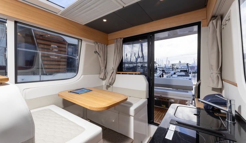 Split Sürat Teknesi 2 kabin Konaklama 4 kişi Seyir 4 kişi 12.4 m İlan No: #27847 5