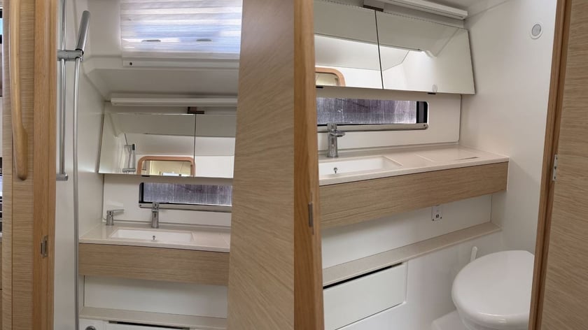 Palermo Zeilboot Cabine 3  8  slaapplaatsen 8  gasten 12.75 m Lijstnummer: #27860 4