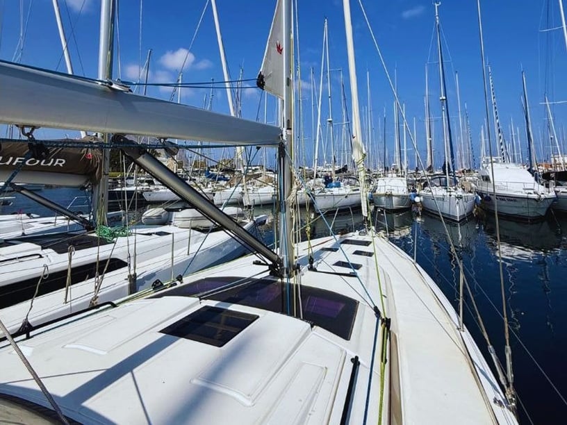 Palermo Zeilboot Cabine 3  8  slaapplaatsen 8  gasten 12.75 m Lijstnummer: #27860