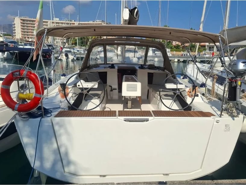 Cagliari Barca a vela cabina 4  cuccette 10  10  ospiti 13.24 m Numero dell'inserzione: #27863