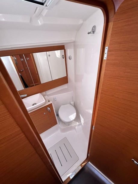 Cagliari Barca a vela cabina 4  cuccette 10  10  ospiti 13.24 m Numero dell'inserzione: #27863 3