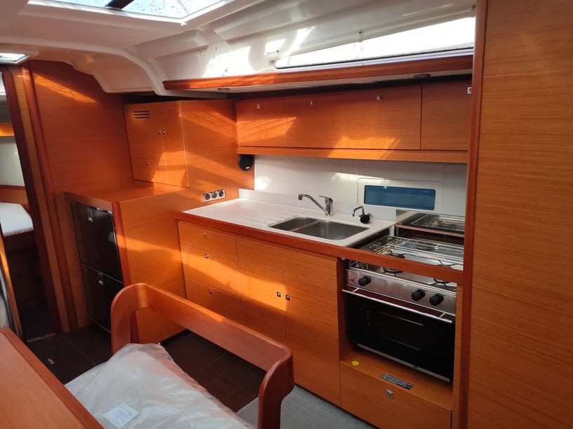 Cagliari Barca a vela cabina 4  cuccette 10  10  ospiti 13.24 m Numero dell'inserzione: #27863 4