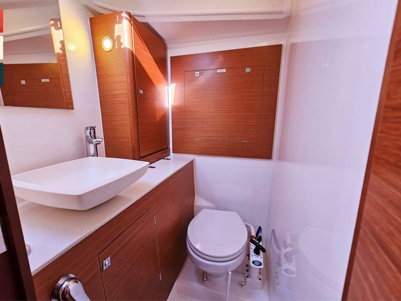 Cagliari Barca a vela cabina 3  cuccette 8  8  ospiti 11.94 m Numero dell'inserzione: #27864 4