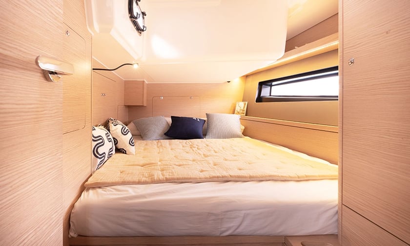 Palermo Sailboat 3 cabin 8 berths 8 guests 12.75 m Listing Number: #27870 4