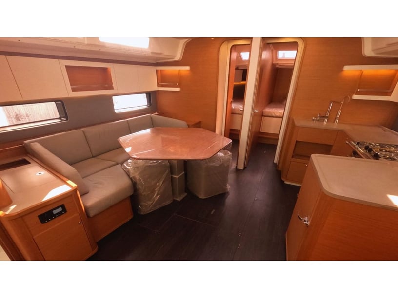 Palermo Zeilboot Cabine 3  8  slaapplaatsen 8  gasten 13.91 m Lijstnummer: #27871 2